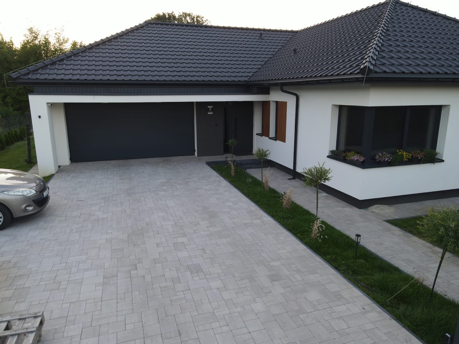 Realizacja AD Brikman — Podjazdy i place